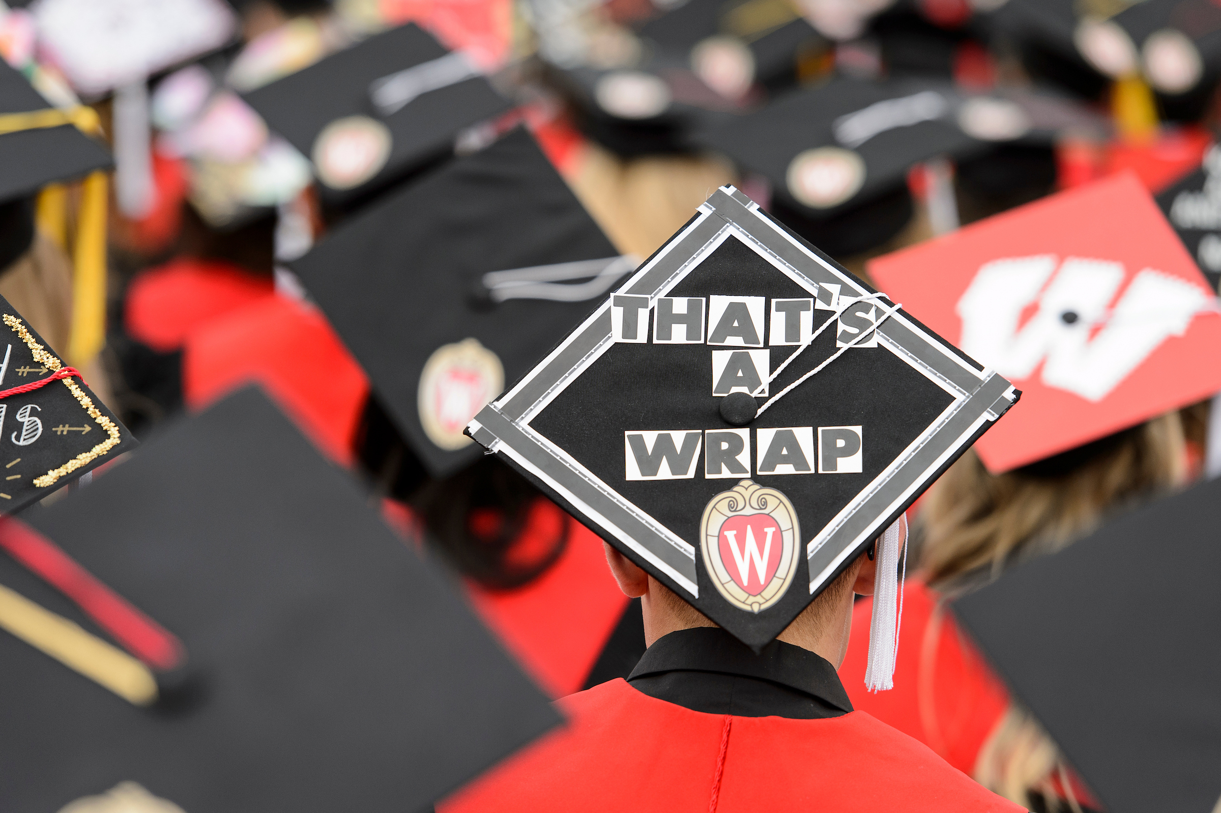 Graduation cap that reads "That's a wrap" with the UW crest